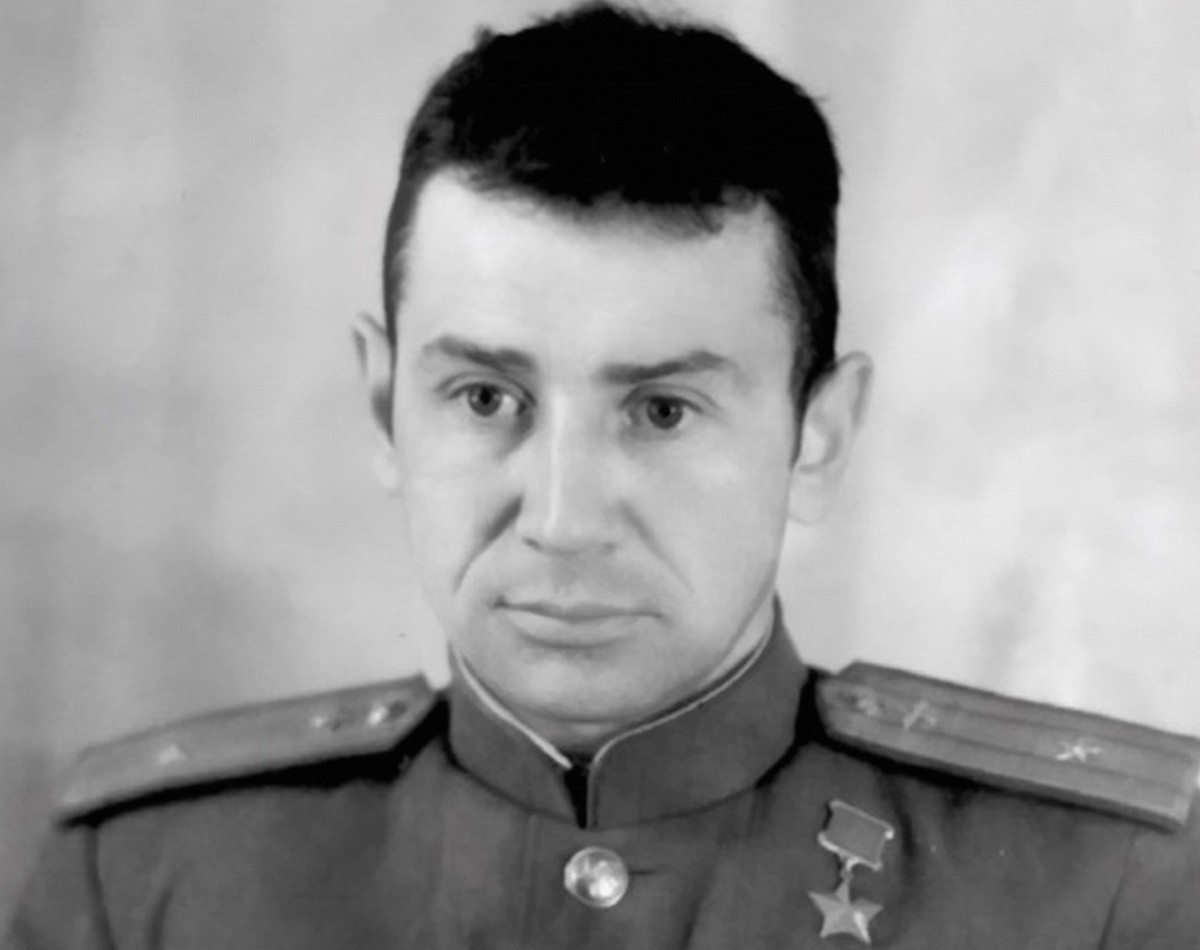 Сталинский сокол, Герой Советского Союза, лётчик-ас Куманичкин Александр Сергеевич